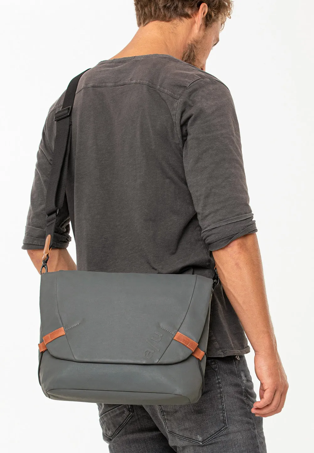 Aunts & Uncles Bags Matsumoto Messenger Bag Gravity Grey