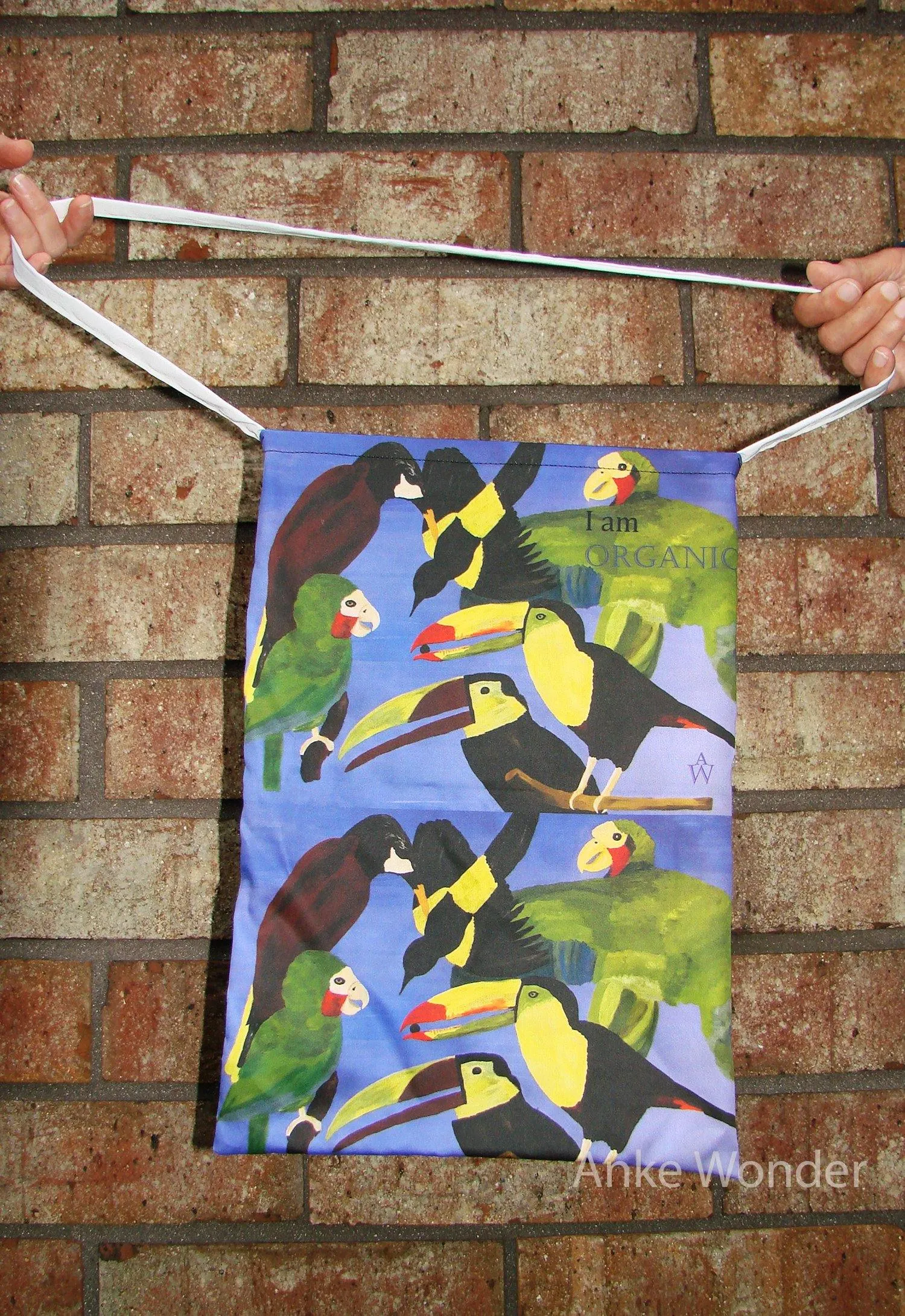 The awareness spreading tote bag: Colorful birds